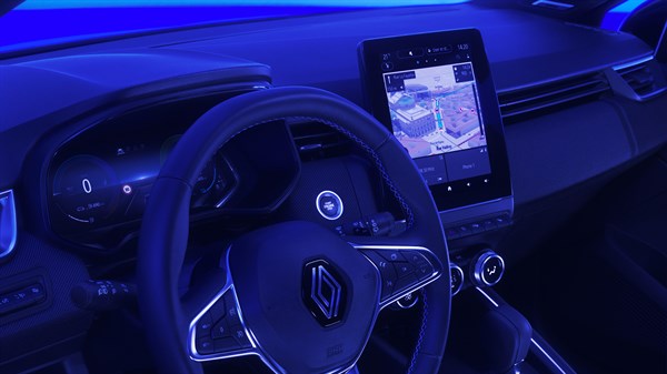 Renault Clio E-Tech full hybrid - цифровой кластер приборовr, системой мультимедиа