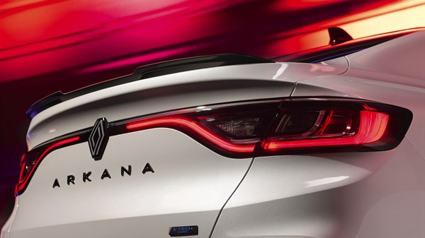 Renault Arkana E-Tech full hybrid - must spoiler, stiilipuhas tuledejoon ja uus E-Tech'i logo