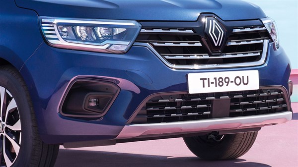 chrome-accented grille  - Grand Kangoo - Renault