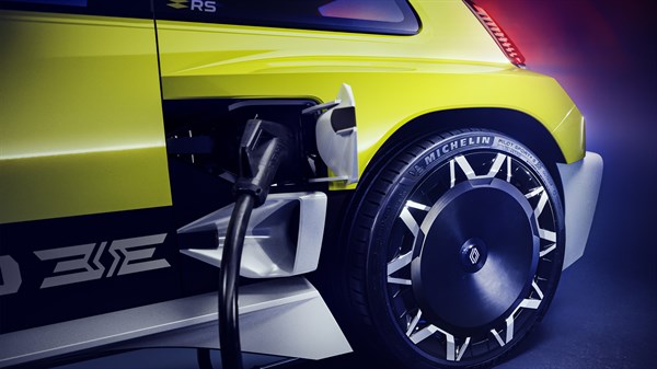 charging socket integrated into a side air scoop - Renault 5 Turbo 3E