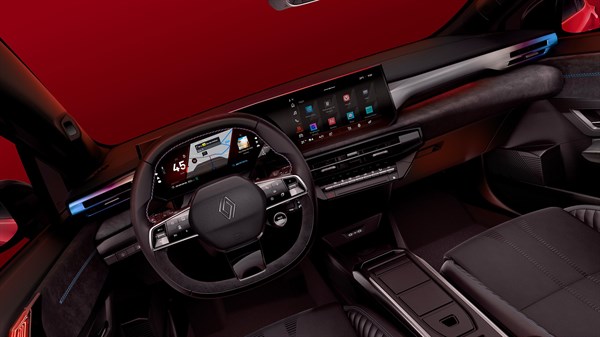 spacious dashboard - Renault Clio