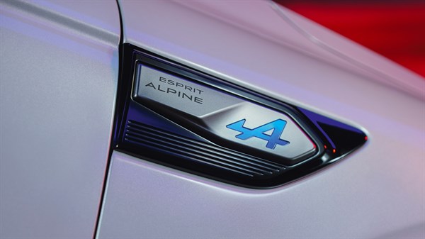 Renault Arkana E-Tech full hybrid - Alpine side panels and wheel rims