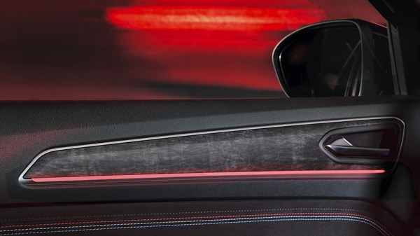 Renault Arkana full hybrid E-Tech - inductive wireless charger and details