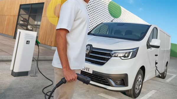 managing charging - Renault Trafic Van E-Tech electric